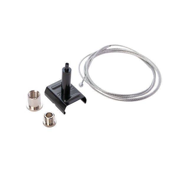 Ein Drahtseilset mit einem schwarzen Befestigungselement und zwei Metallverschraubungen; zum Aufhängen oder Befestigen.