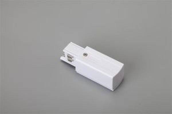 Ein weißer Adapter mit einer Schraube auf grauem Hintergrund.