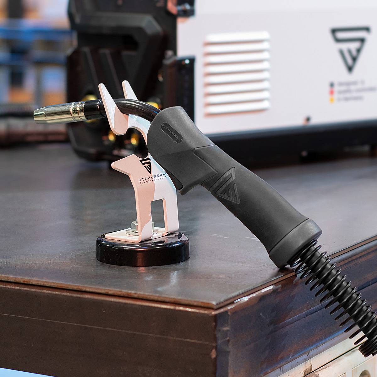 STAHLWERK Schweißbrenner-Halterung mit magnetischem Standfuß weiß Wig Mig Plasma