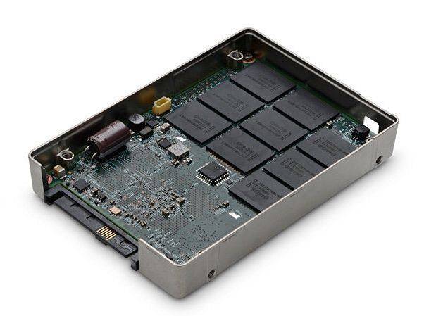 HGST Ultrastar SSD1600MR HUSMR1625ASS200 250 GB 3,29 DWPD intern 63,5mm SAS 12Gb/s SSD