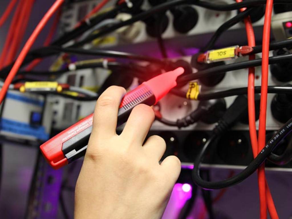 AC-SPANNUNGSPRÜFER - CAT IV 1000V