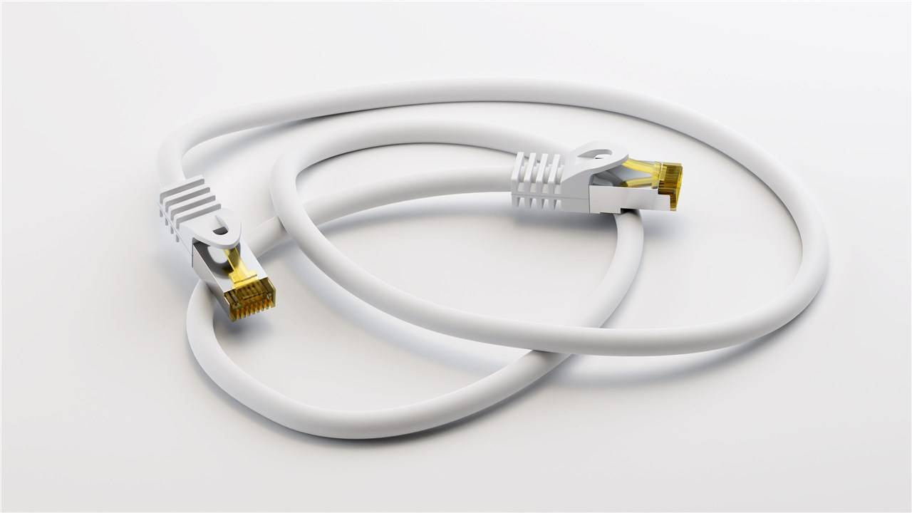 Goobay 91093 RJ45 Patchkabel CAT 6A S/FTP (PiMF) mit CAT 7 Rohkabel Netzwerkkabel 500 MHz Internetkabel LAN Weiß 2m