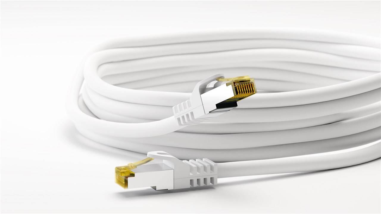 Goobay 91093 RJ45 Patchkabel CAT 6A S/FTP (PiMF) mit CAT 7 Rohkabel Netzwerkkabel 500 MHz Internetkabel LAN Weiß 2m