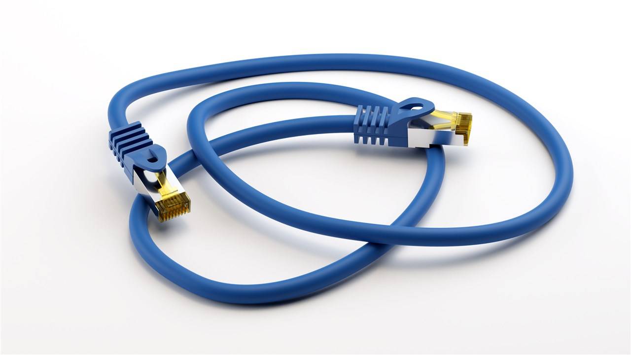Goobay 91619 RJ45 Patchkabel CAT 6A S/FTP (PiMF) mit CAT 7 Rohkabel Netzwerkkabel 500 MHz Internetkabel LAN Blau 5m