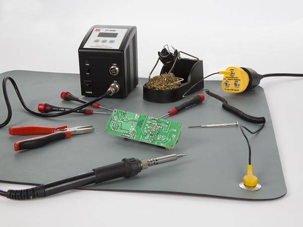 Europäischer erdungsstecker für esd-matte