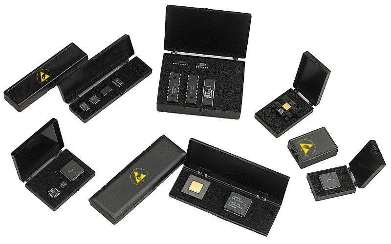 ESD Kugelscharnierdosen, mit ableit. PE-Steckschaum, 130x32x14 mm