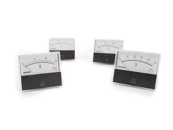 ANALOGES EINBAU-SPANNUNGSMESSGERÄT 15 V DC / 70 x 60 mm