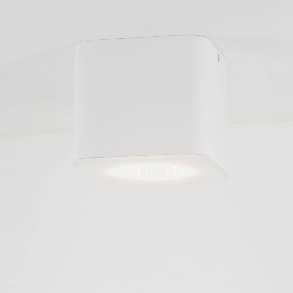 Helestra LED-Deckenleuchte anb 8W OSO 2800K 370lm ws mt Konv IP44 Gl_klar