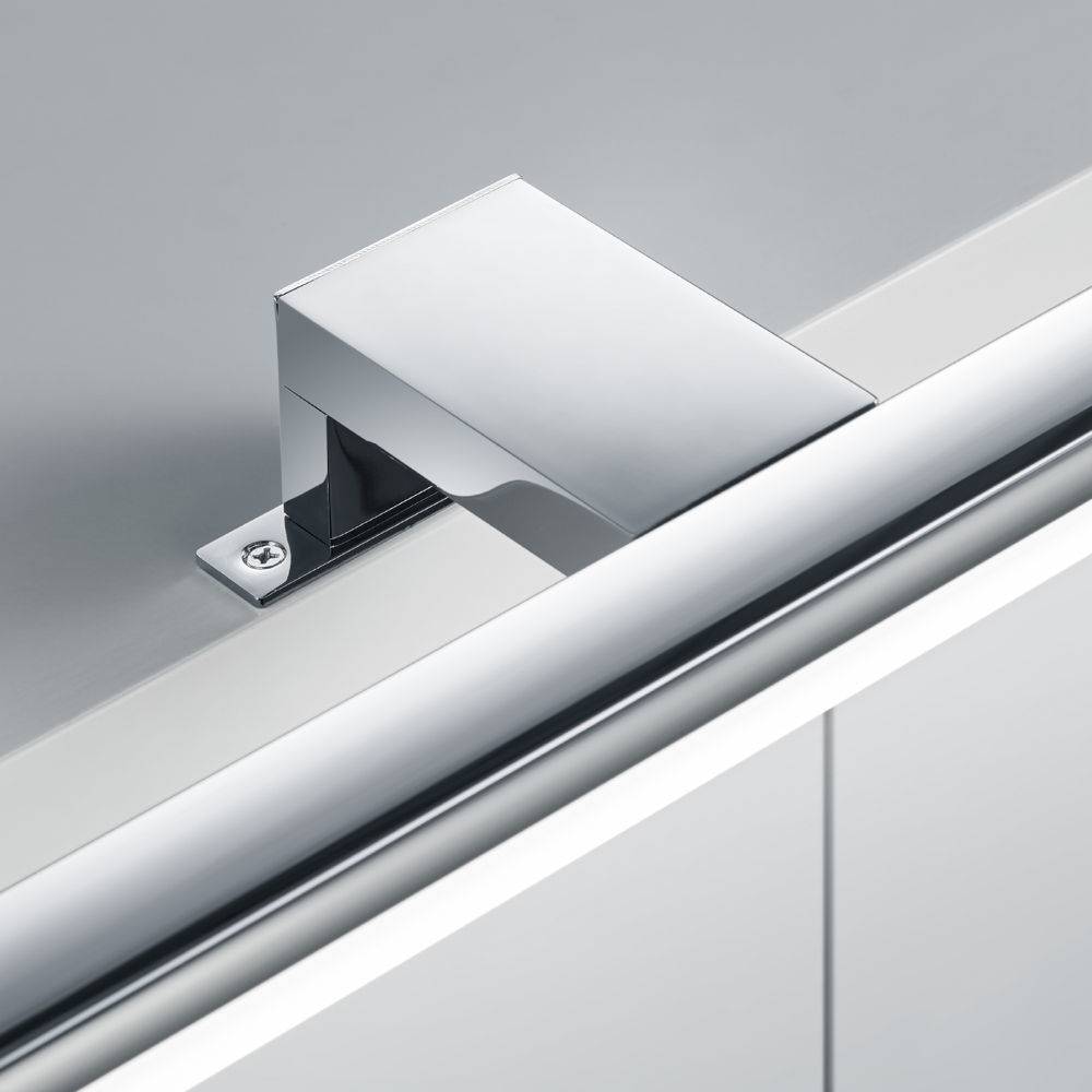 Helestra LED-Bilderleuchte 8W GAIA 6000K 680lm chr 1LED Konv Kst_opal IP44 490x40x110mm