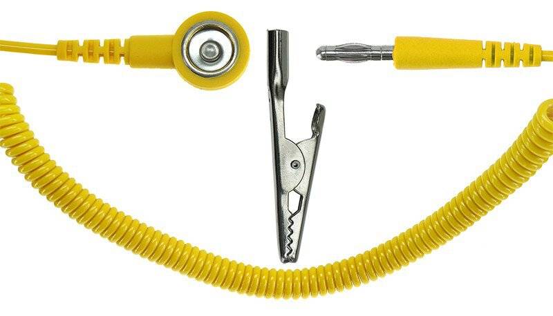 ESD-Spiralkabel, 1 MOhm, gelb, 2,4 m, 10 mm Druckknopf, Bananenstecker, Krokodilklemme