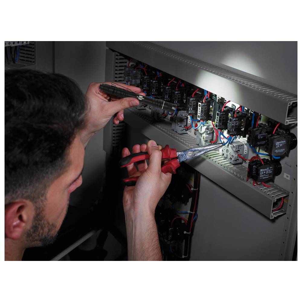 Brennenstuhl Taschenlampe LED LuxPremium TL 210 F IP44 180lm