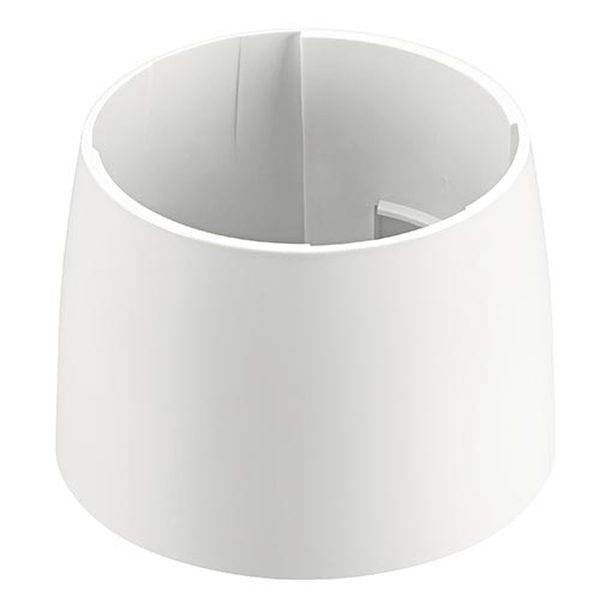 Ein runder, weißer Lampenschirm aus Kunststoff, der oben schmaler ist als unten. Geeignet zur Montage auf einer Deckenleuchte.