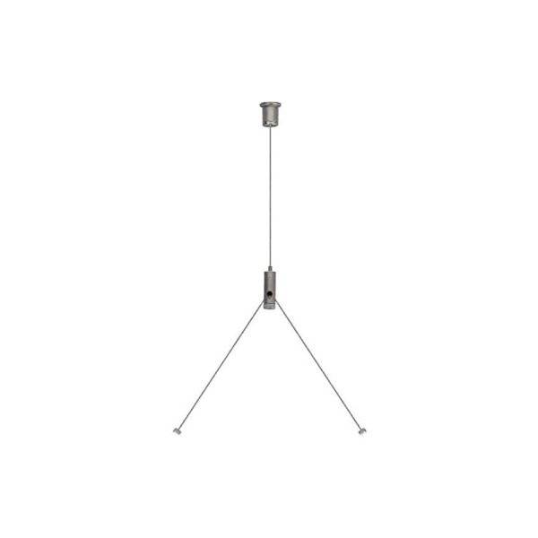 Ein ästhetisch gestalteter Deckenauslass aus Metall mit drei Kabeln, die sich zu einem stabilen Stativ formen. Ideal für moderne Beleuchtungslösungen.