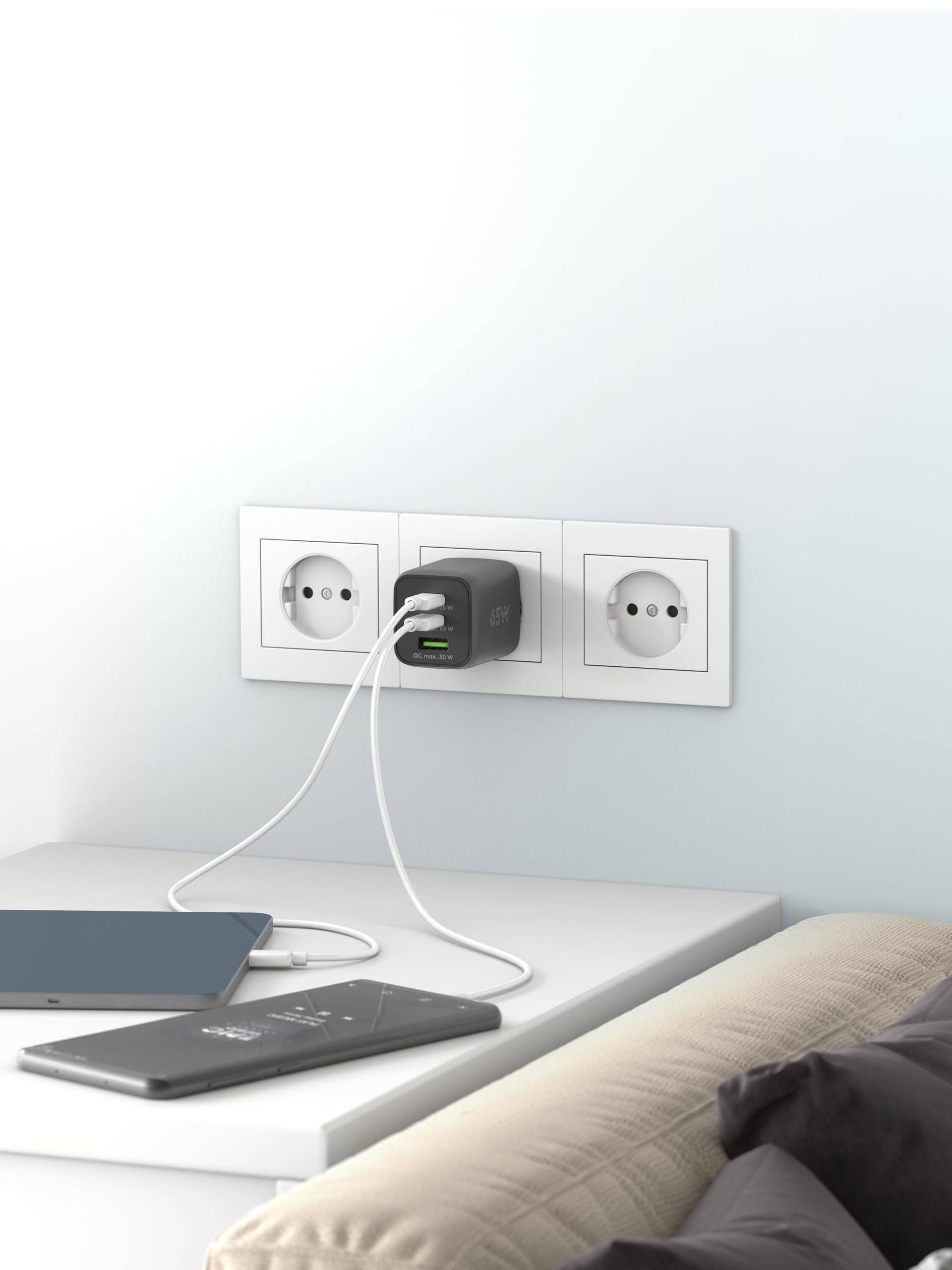 Goobay Nano USB Netzteil 65W Power Delivery Charger, 3 Port Universal Ladegerät, USB-C & USB-A Adapter, Schwarz