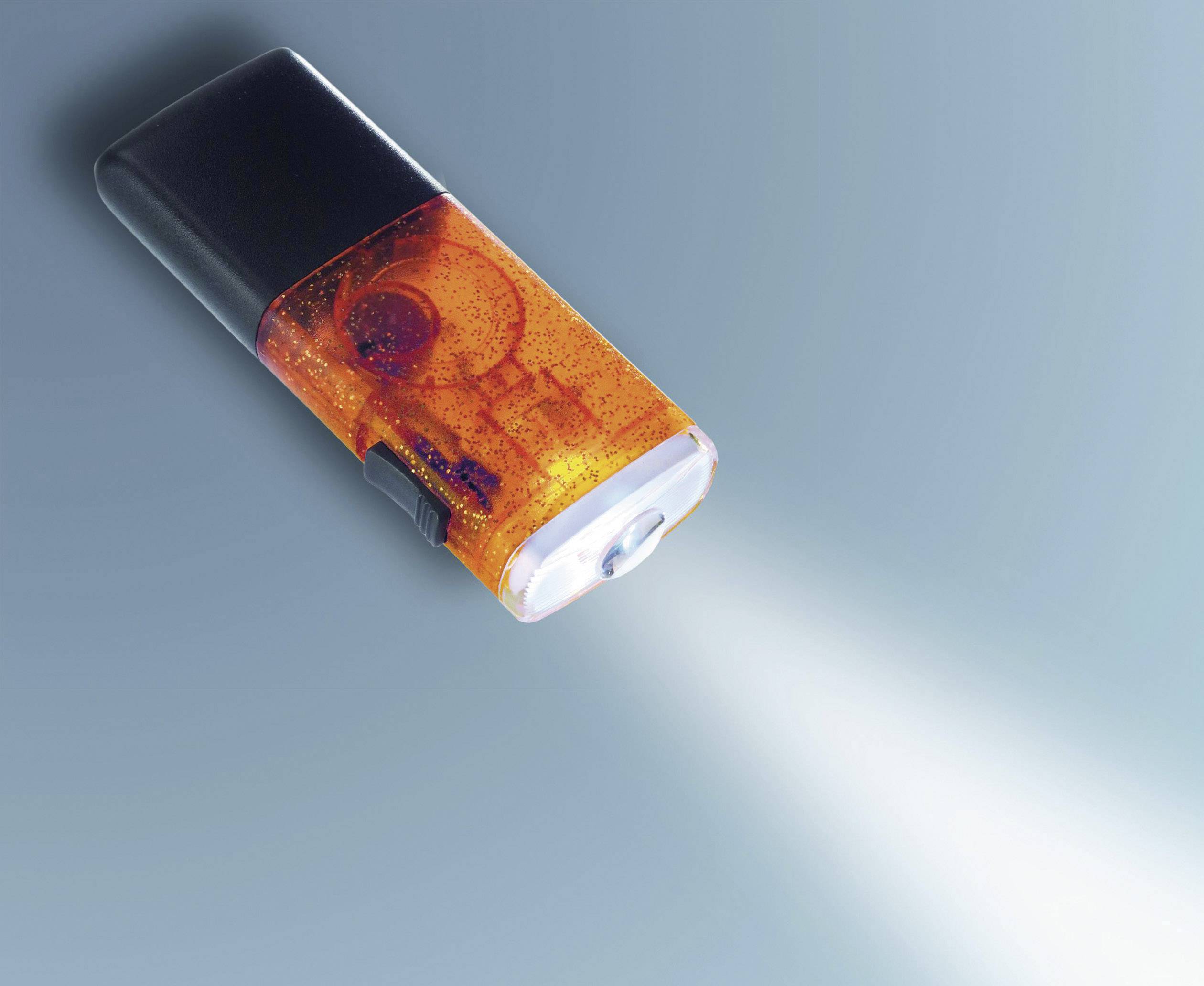 Taschenlampe in leuchtendem Orange und Schwarz, strahlt einen weißen Lichtstrahl auf grauem Hintergrund.