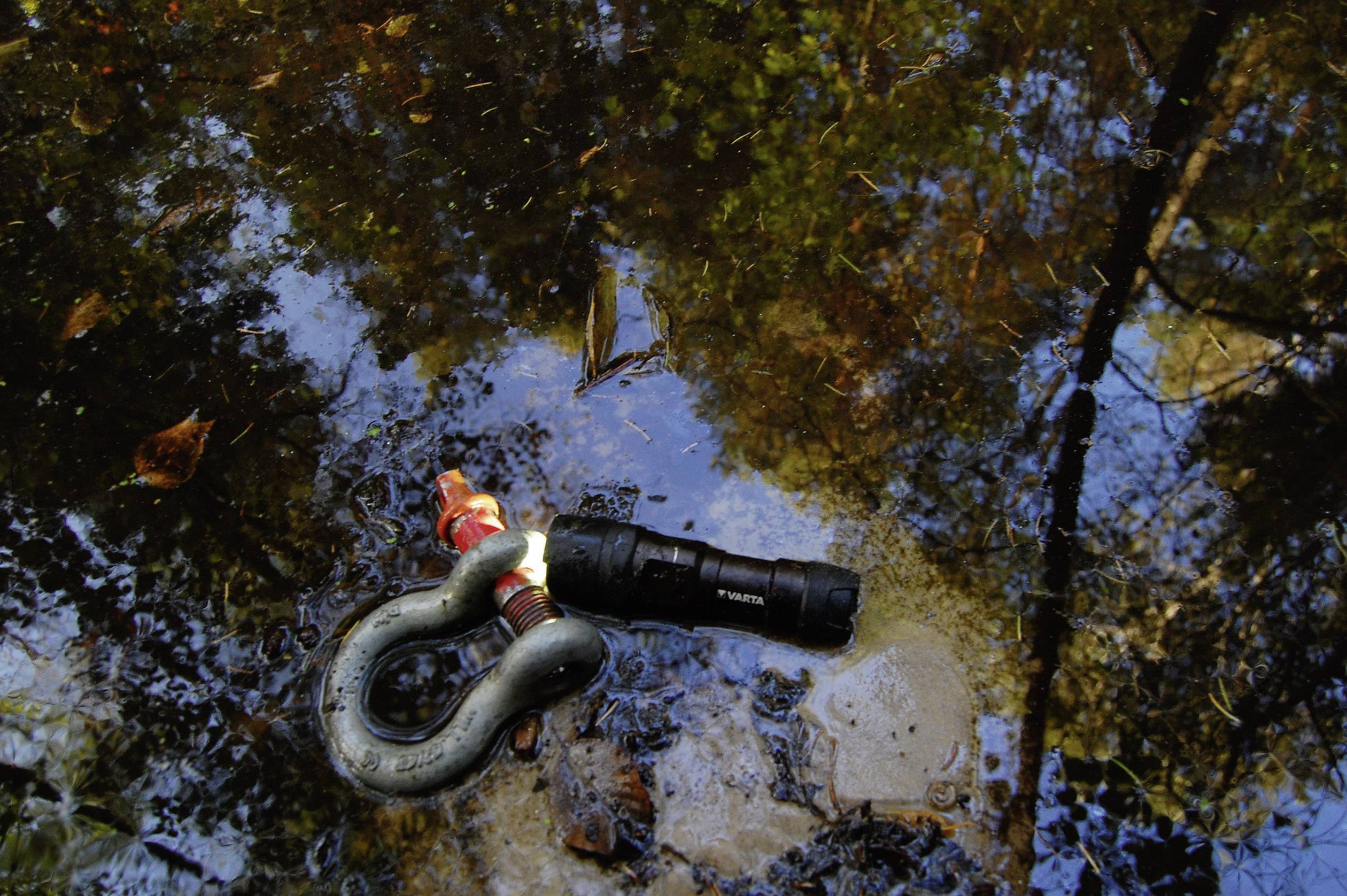 Varta Indestructible 1 W, 3 AAA LED Taschenlampe batteriebetrieben 155 lm 19 h 137 g