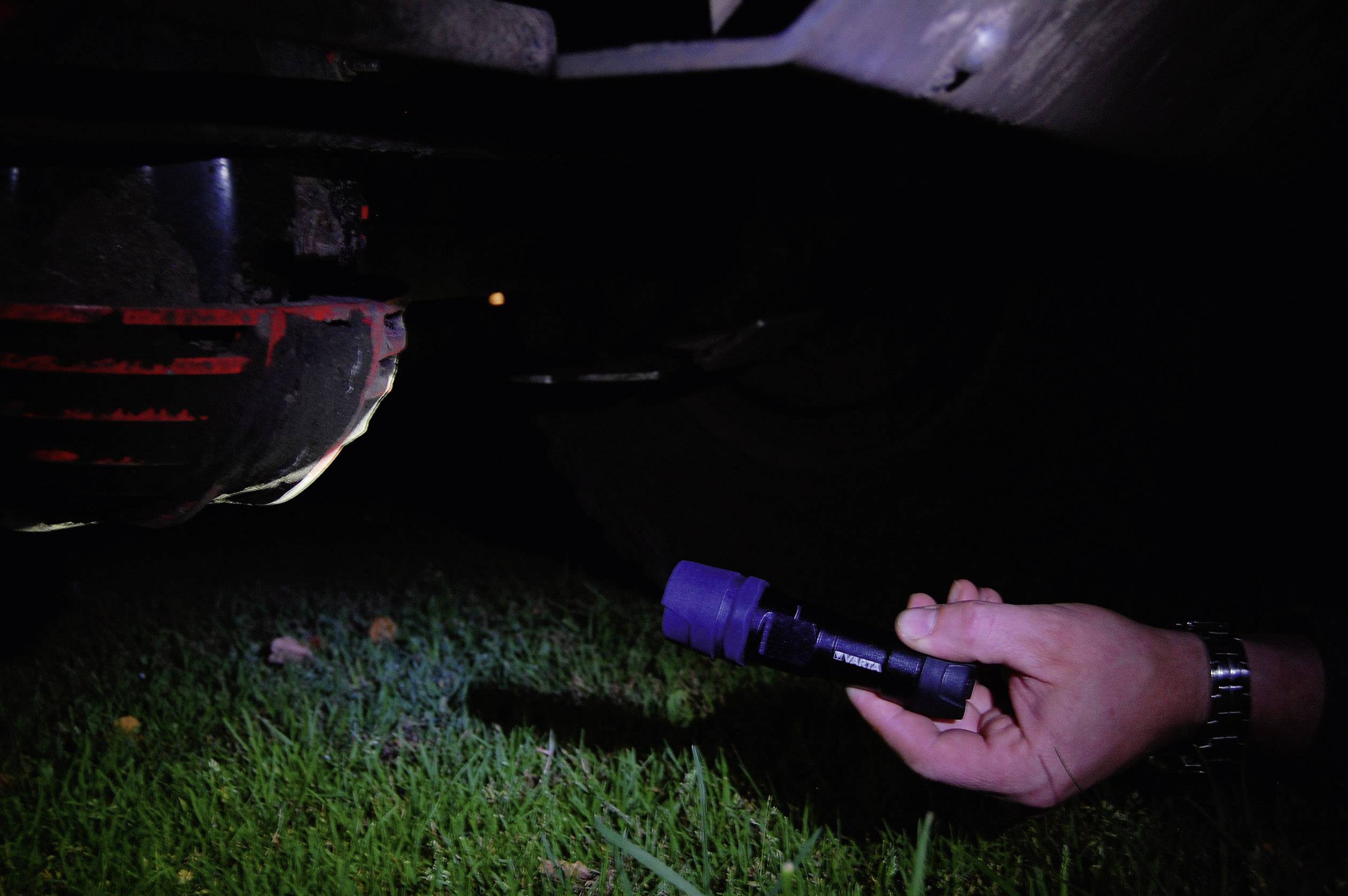 Varta Indestructible 1 W, 3 AAA LED Taschenlampe batteriebetrieben 155 lm 19 h 137 g