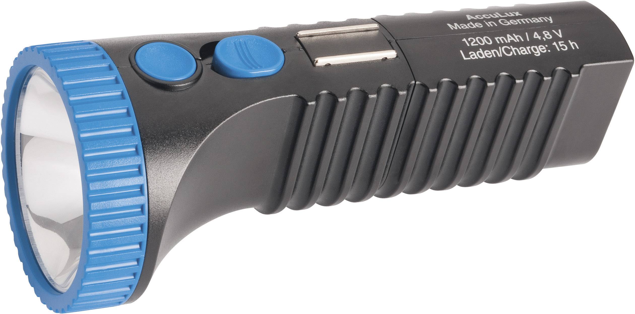 Schwarze Taschenlampe mit blauem Schalter und blauem Lampenkopf. Text zeigt: 'Made in Germany', '1200 mAh / 4.8V', 'Laden/Charge: 15 h'.