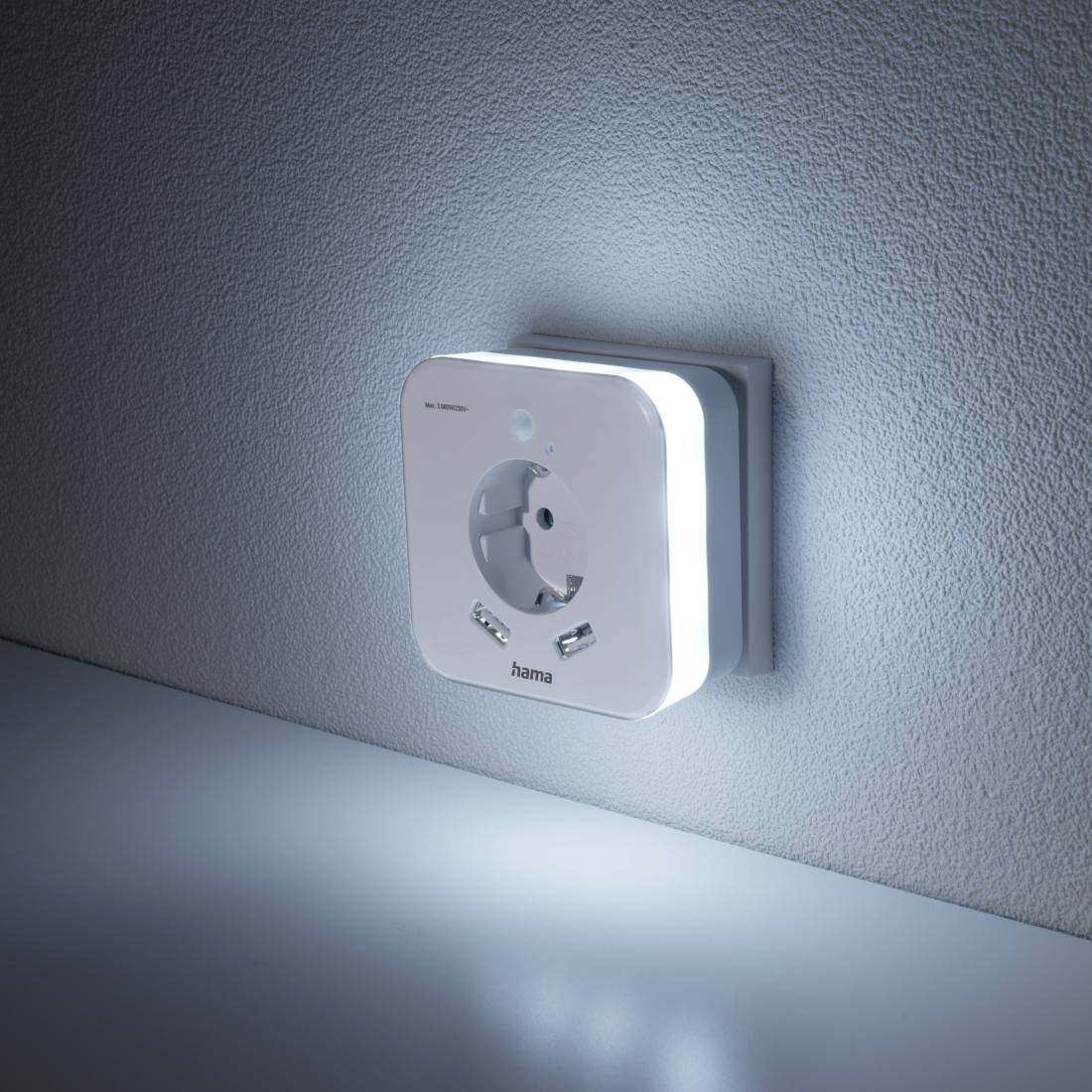hama 00223498 LED-Nachtlicht mit Steckdose, 2 USB-Ausgänge, Bewegungs- und Lichtsensor