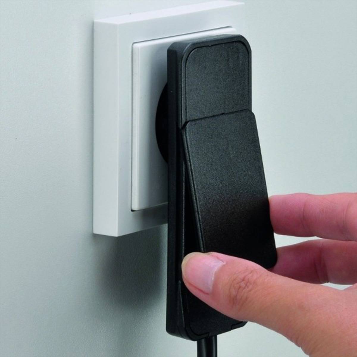 BACHMANN SmartPlug Flachstecker, mit 3x Schutzkontakt Steckdosenleiste, schwarz, 1,6 m