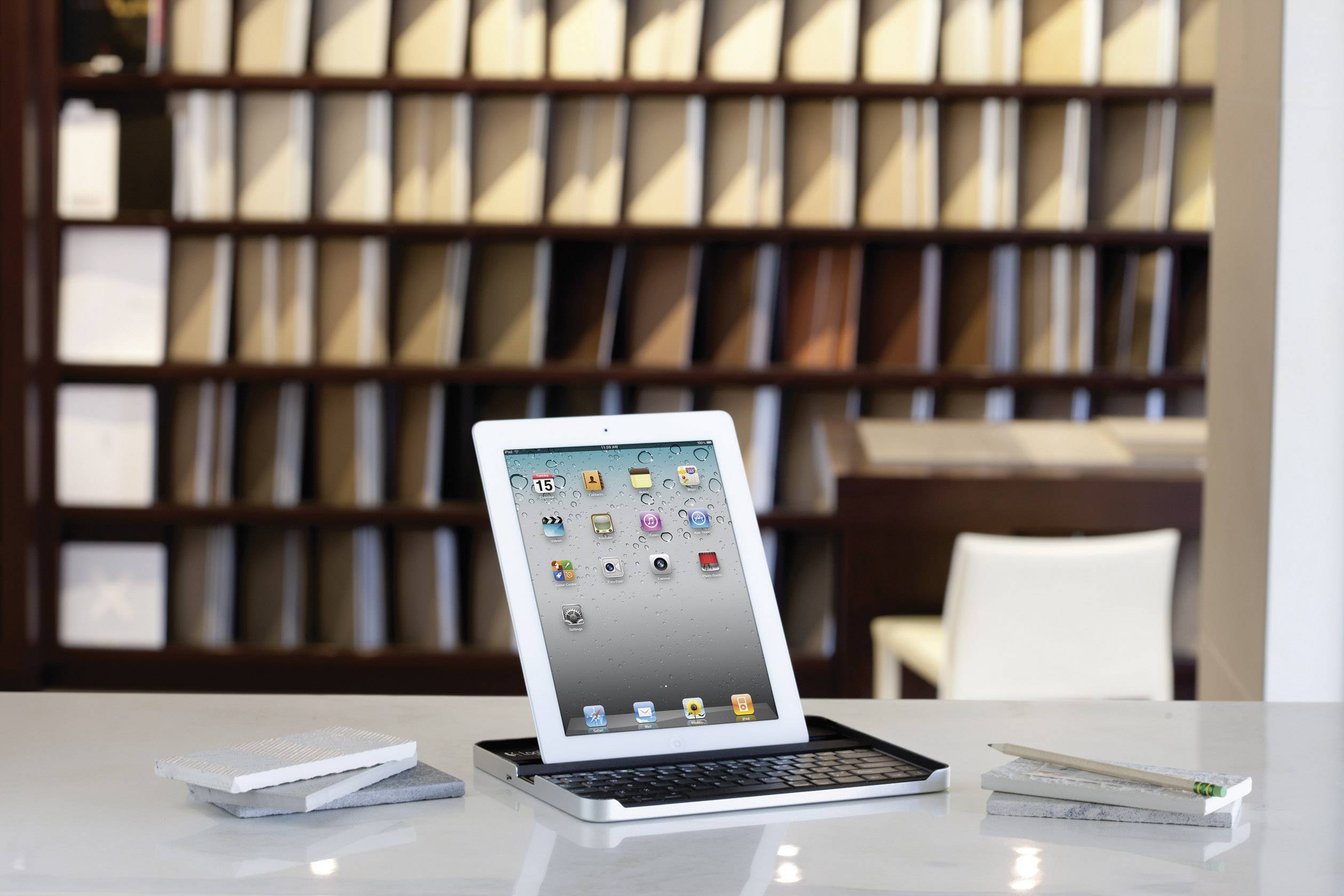 Logitech    iPad 2, iPad 3, iPad 4  Apple iOS®