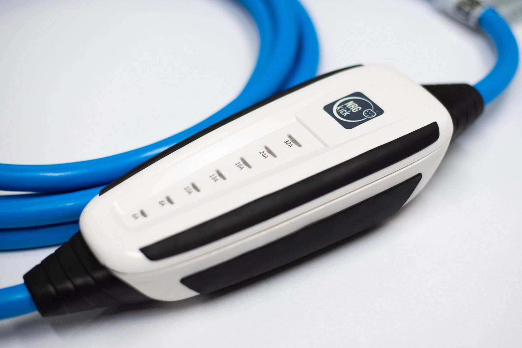 NRGkick 12601001 Ladegerät für Fahrzeugbatterie Schwarz, Blau