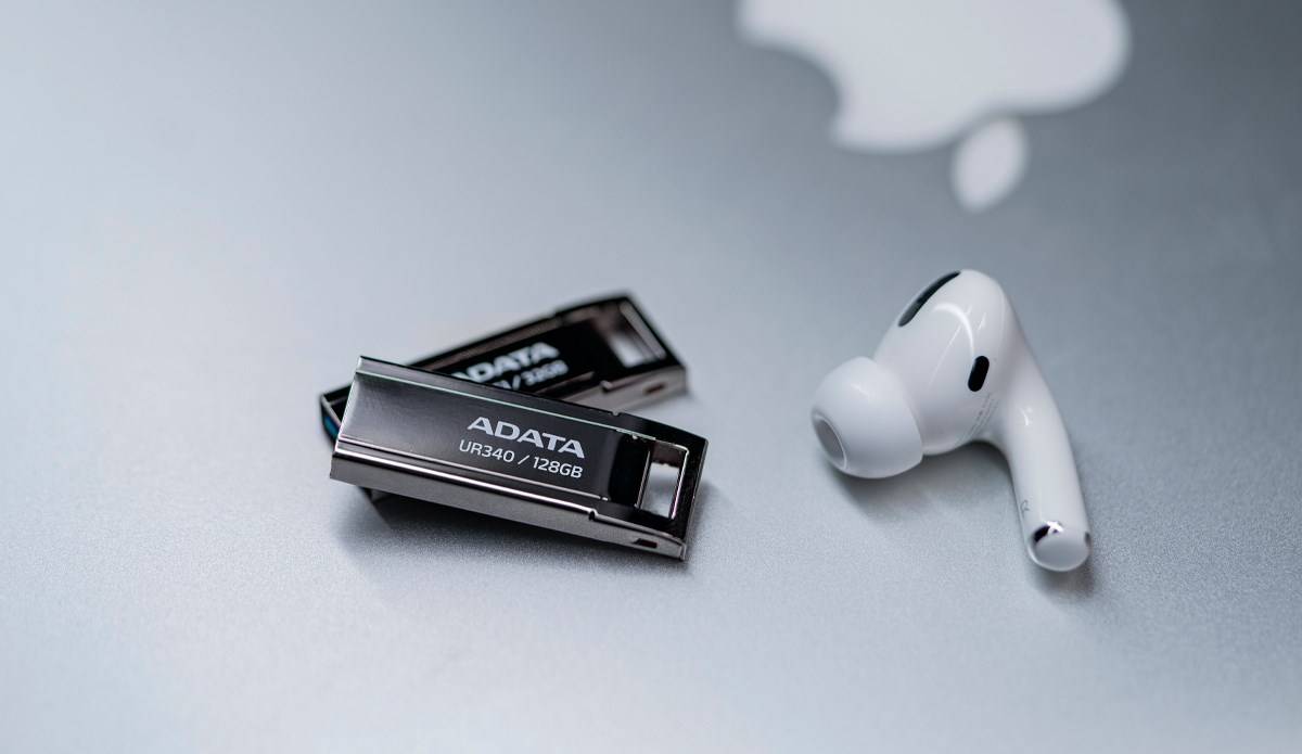 ADATA USB 64GB UR340 bk 3.0 Interface 3.2 Gen 1