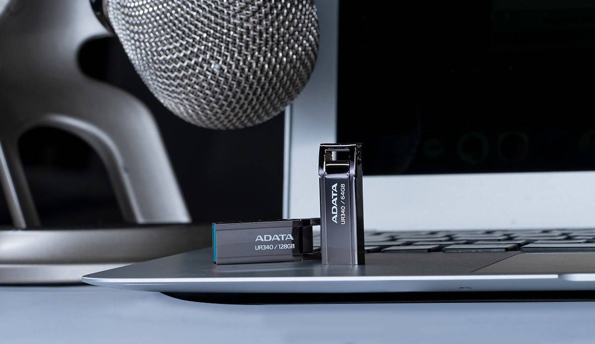 ADATA USB 64GB UR340 bk 3.0 Interface 3.2 Gen 1