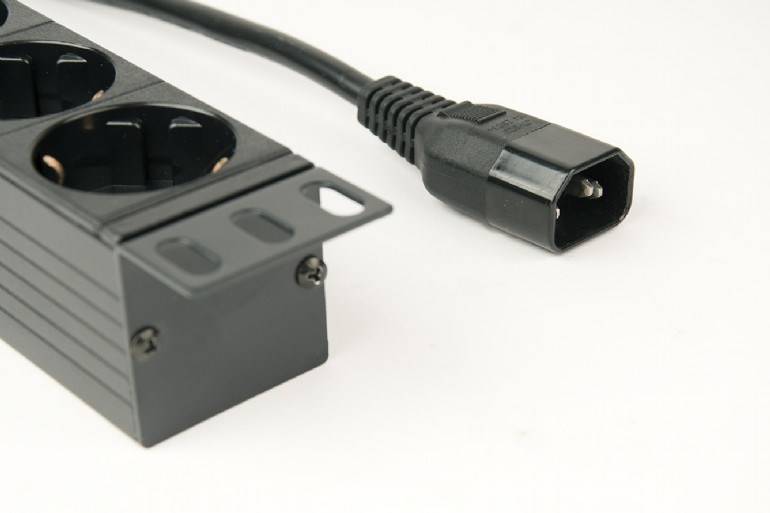 Gembird EG-PDU-014-C14, 1U, Aluminium, Schwarz, 8 AC-Ausgänge, C14-Koppler, 3 m