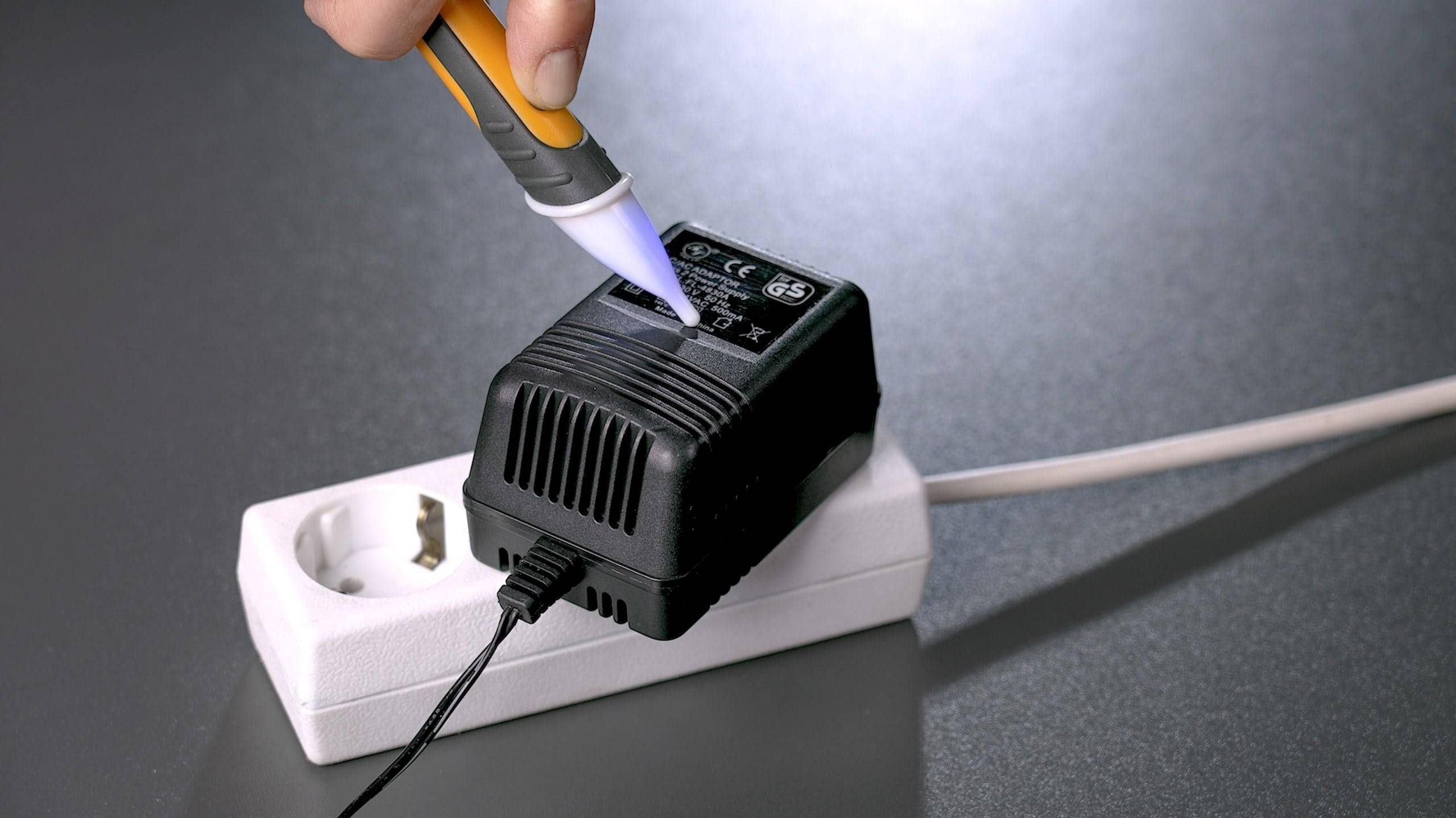 Pancontrol MAGNETFINDER, berührungsloser Magnetfeldprüfer, LED/Signalton