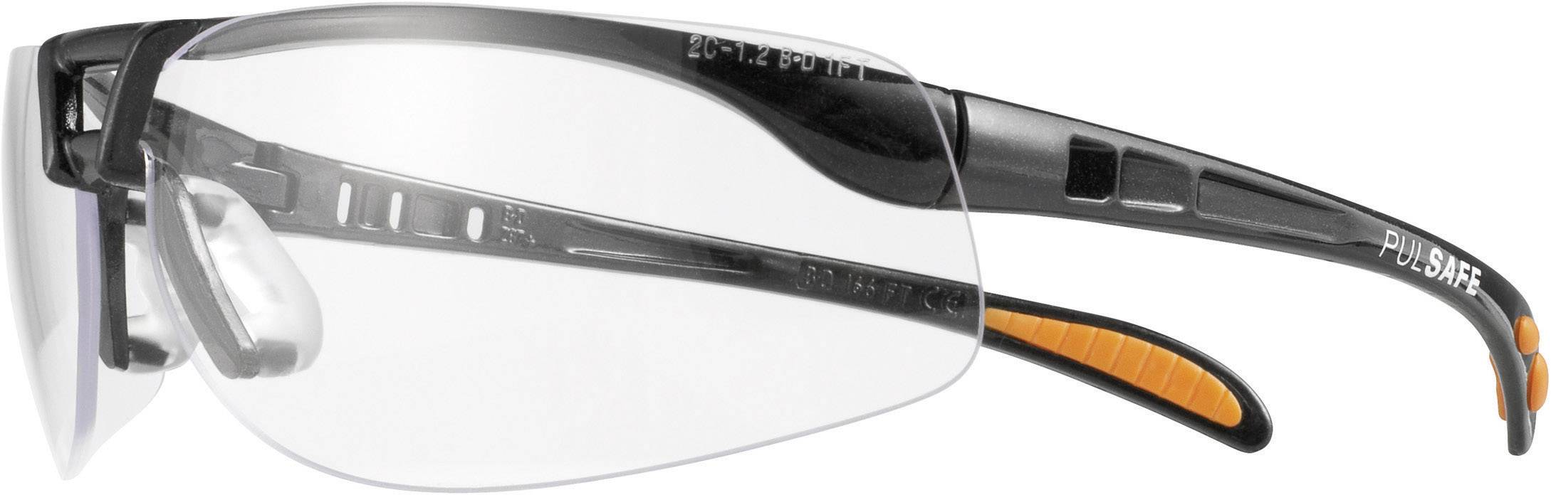 Schutzbrille mit klaren, gebogenen Gläsern und schwarzem Rahmen. Orangefarbene Details an den Bügelenden.