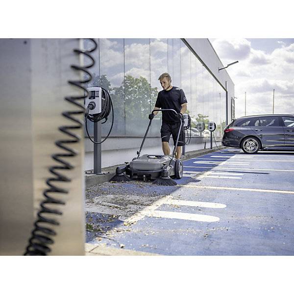 Kehrmaschine KM 70/20 C 2SB Kehrleistung 3920 m²/h Behältervolumen 45 l. Kärcher 985196 49