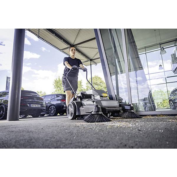 Kehrmaschine KM 70/20 C 2SB Kehrleistung 3920 m²/h Behältervolumen 45 l. Kärcher 985196 49