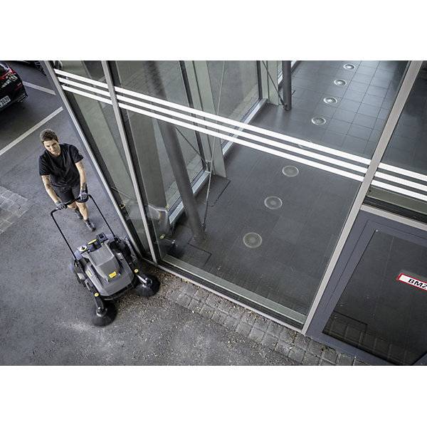 Kehrmaschine KM 70/20 C 2SB Kehrleistung 3920 m²/h Behältervolumen 45 l. Kärcher 985196 49