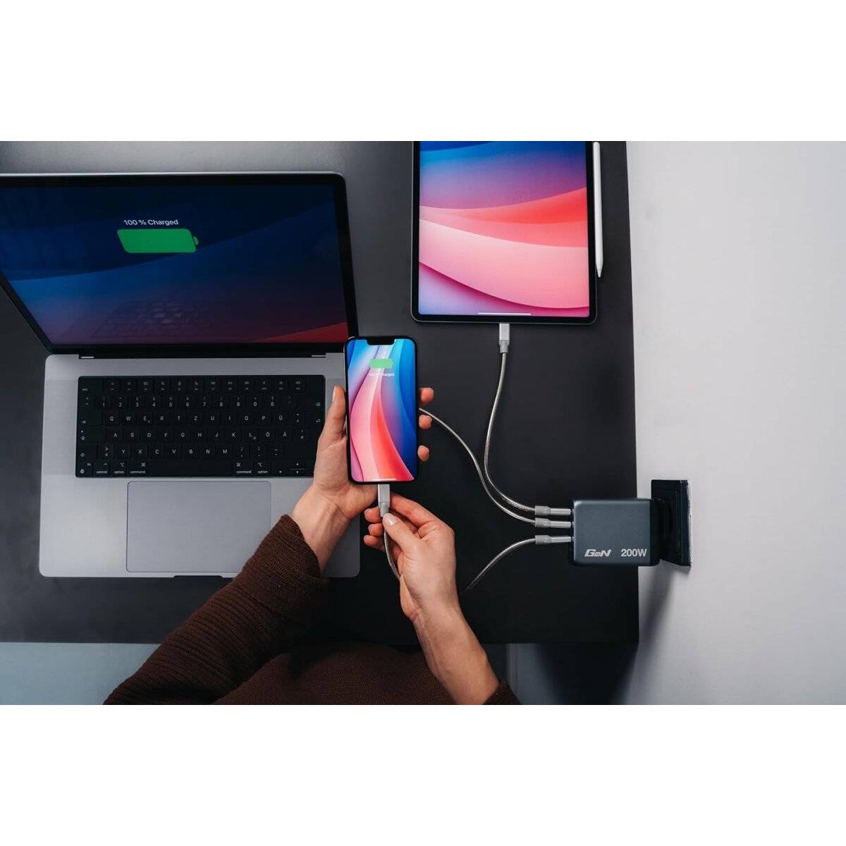 Verbatim GaN Charger 200 W, 4 Ports USB-C Ladegerät, Power Adapter mit 3 x USB-C und 1 x USB-A, Schnellladegerät