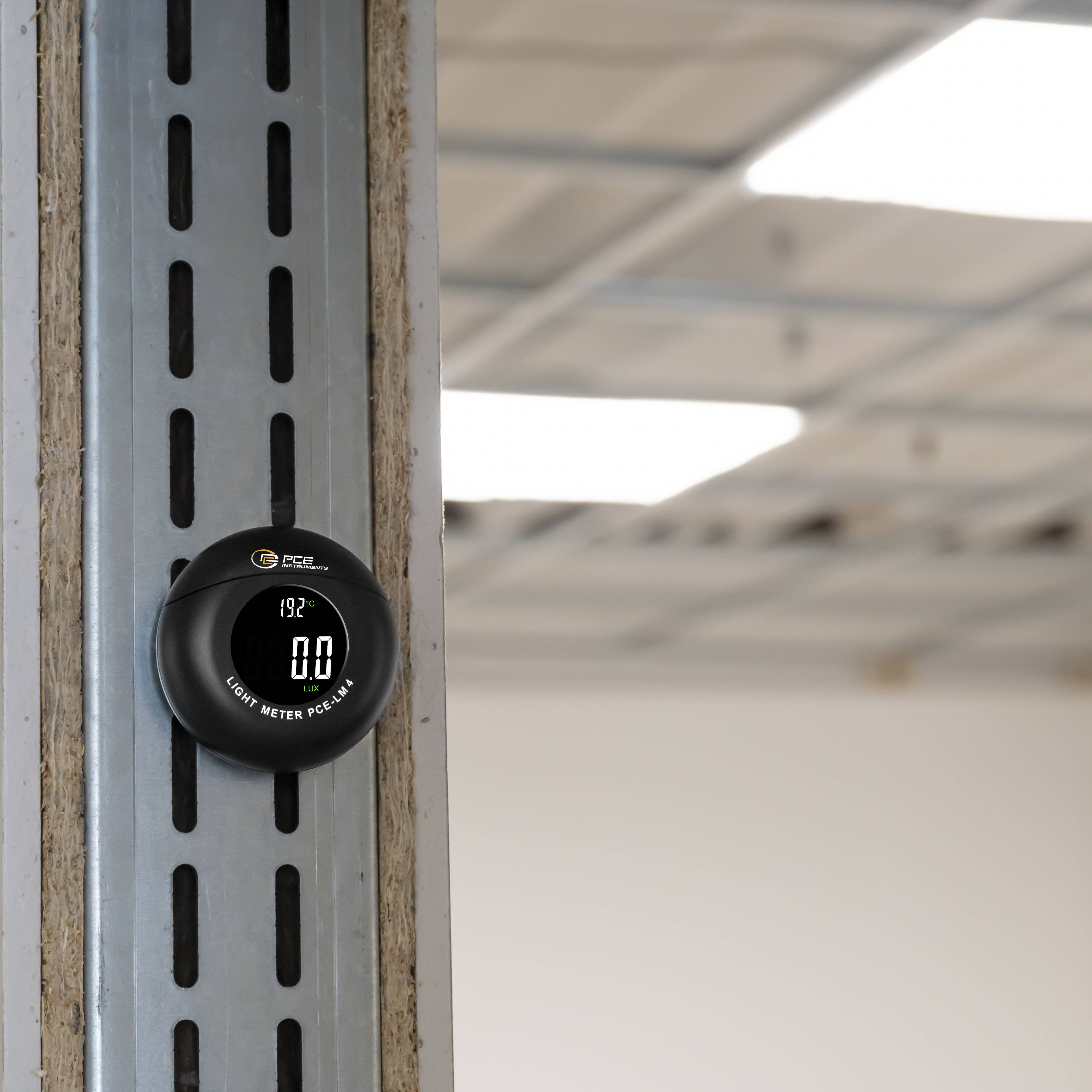PCE Instruments Luxmeter PCE-LM 4 Messbereich bis 200 klx |Sensor intern |Temperaturmessung |lx fc °C F |Speicher |IP20