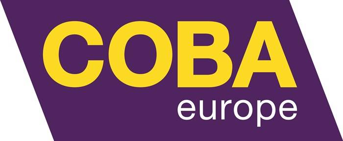 Arbeitsplatzbodenbelag L1200xB900xS18mm schwarz m.gelben Streifen PU COBA