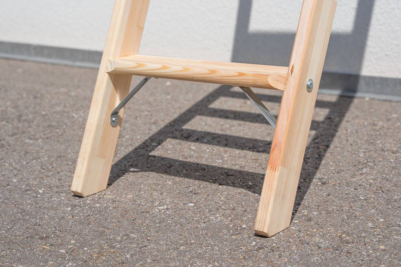 Stufen-Anlegeleiter Holz mit Traverse 12 Stufen