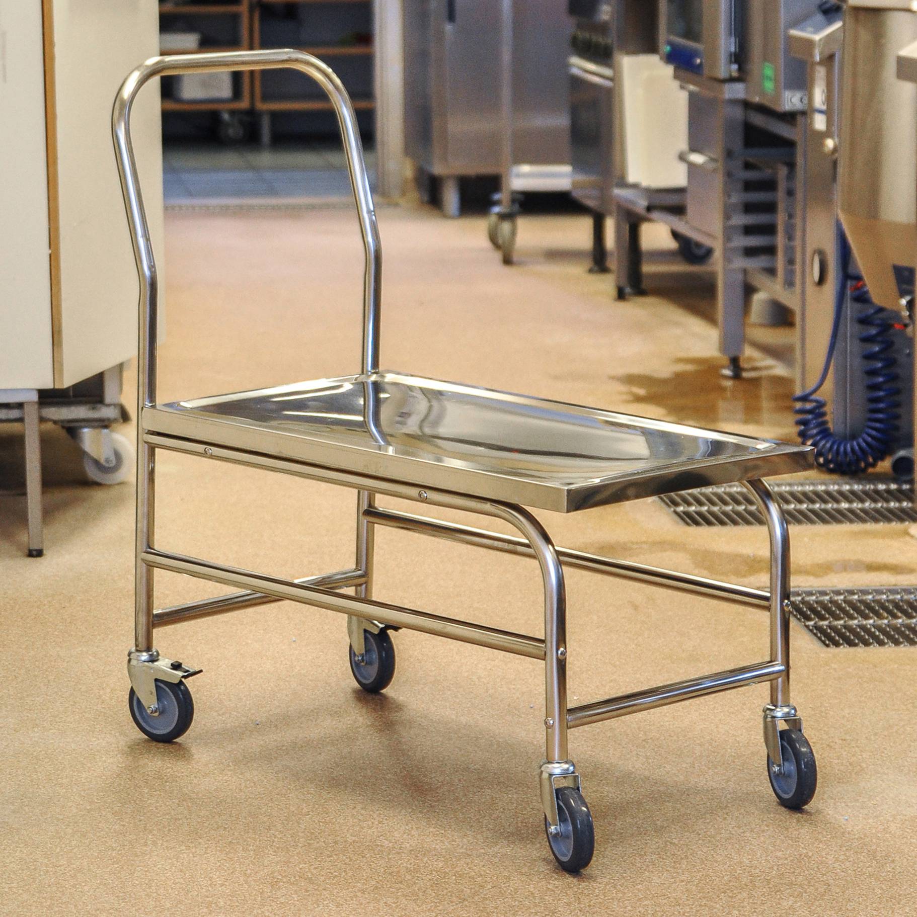 Kongamek Edelstahl- Plattformwagen komplett rostfrei mit Schiebegriff und Bremse 760x440mm Ladefläc