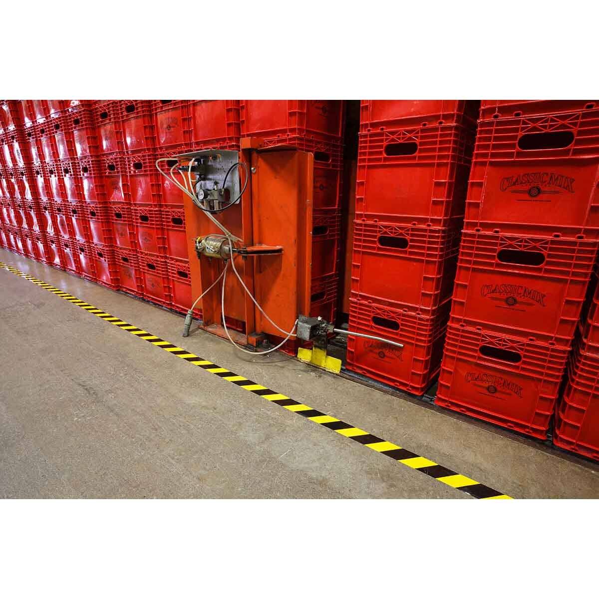 Bodenmarkierungsband, gestreift, extra stark klebend rückstandsfrei entfernbar, 101,6 mm x 30 m, 1 Rolle