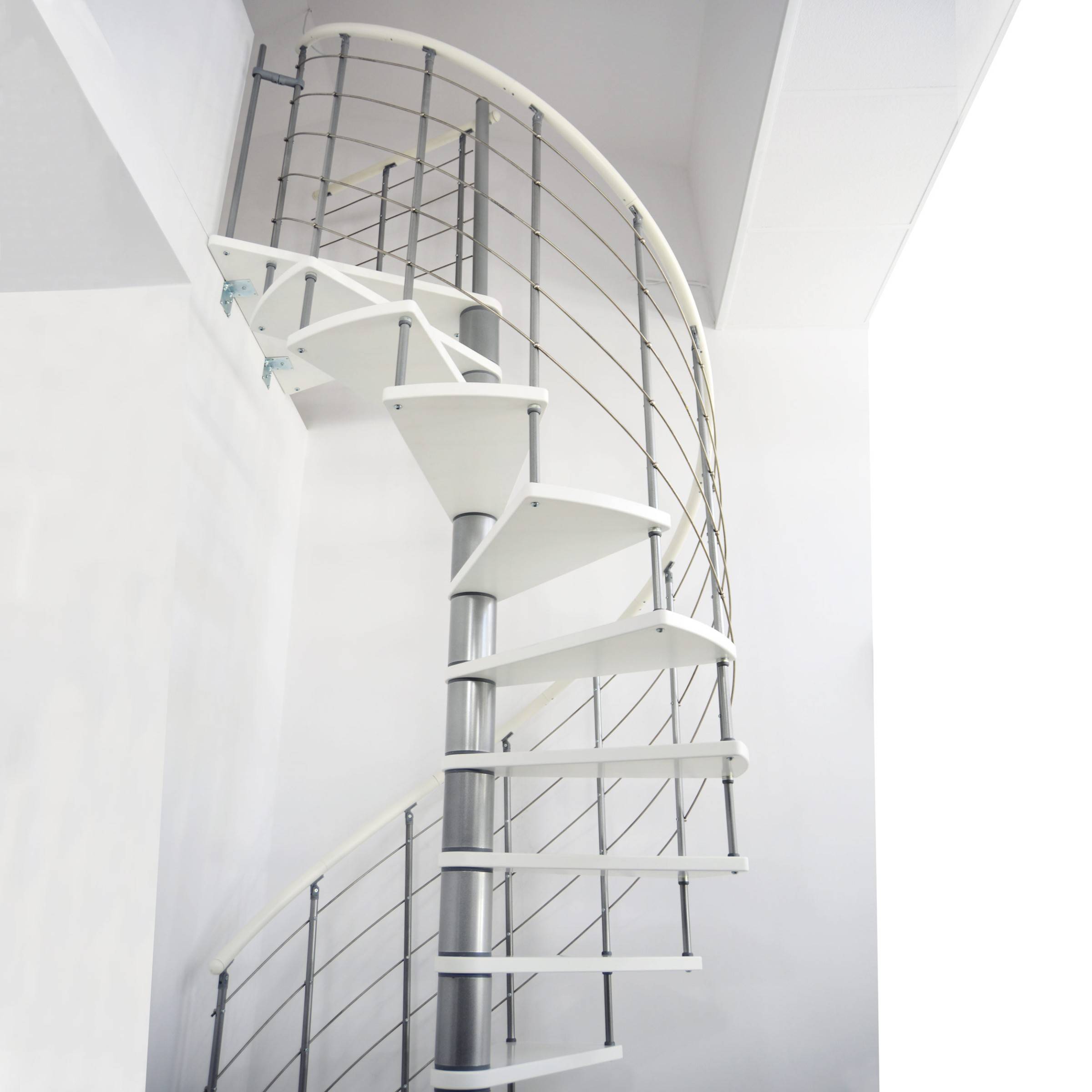 Minka Spindeltreppe Venezia weiß lackiert mit Handlauf und UK in silber Ø140cm bis 309,4cm Geschos