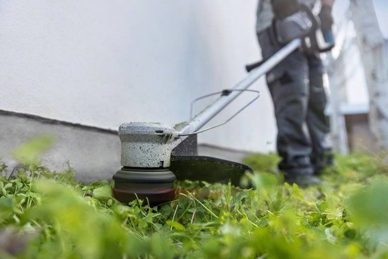 Bosch GRT 18V-33 PROFESSIONAL, Rasentrimmer, 33 cm, Nylonschnur, D-Schlaufengriff, 2,4 mm, 6400 RPM