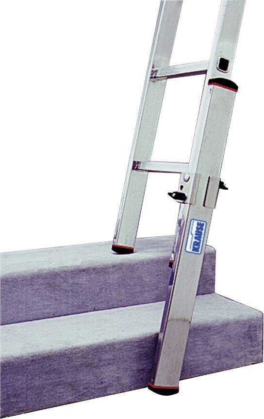 Aluminiumleiter auf Teppichtreppe