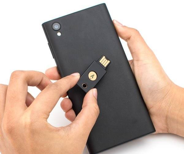 YubiKey 5 NFC FIPS Hardware-Token