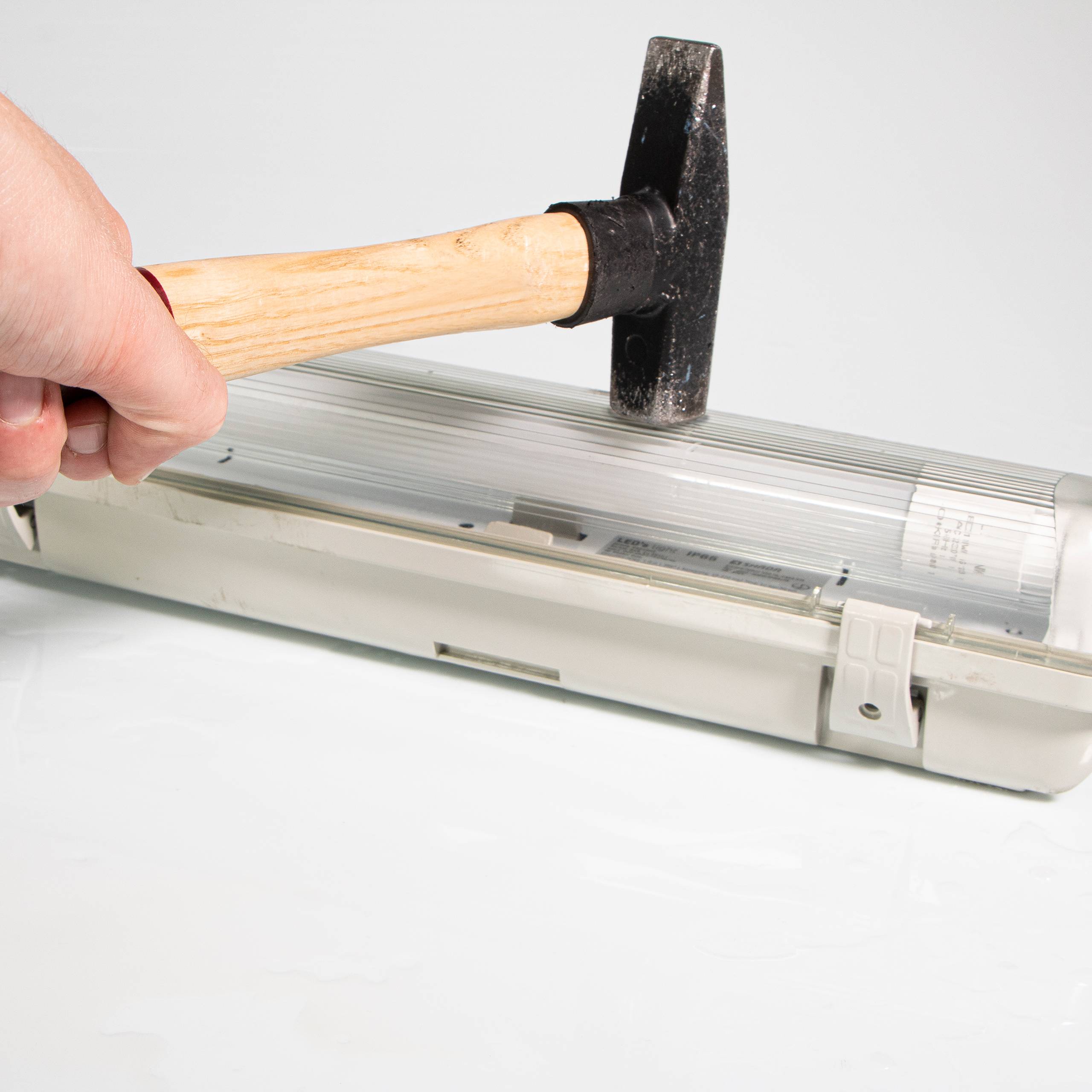 LED's light Feuchtraumleuchte mit HF-Bewegungsmelder und LED-Röhre 150 cm 20W neutralweiß IP65