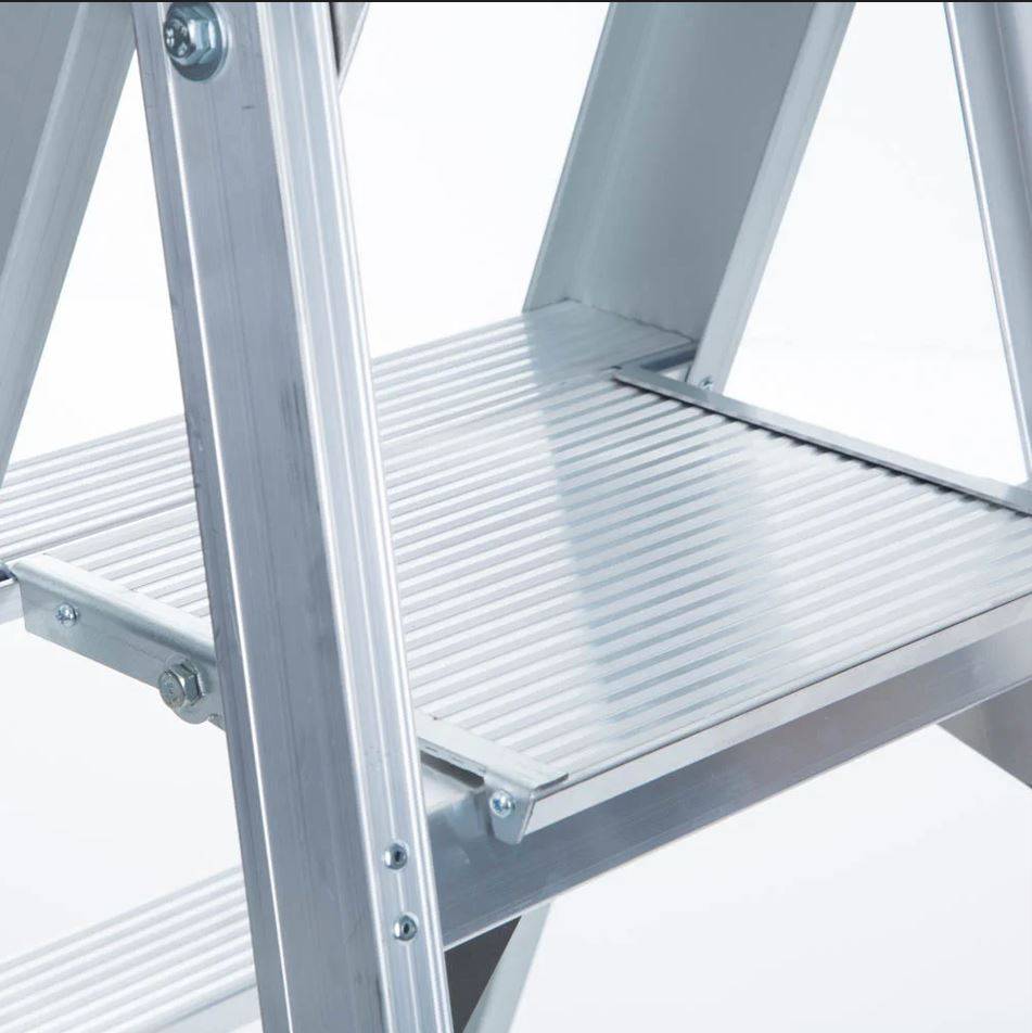 ASC Eurostairs Stufenstehleiter einseitig eloxiert mit Plattform 4 Stufen