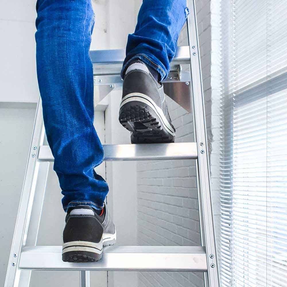 ASC Eurostairs Stufenstehleiter einseitig eloxiert mit Plattform 4 Stufen