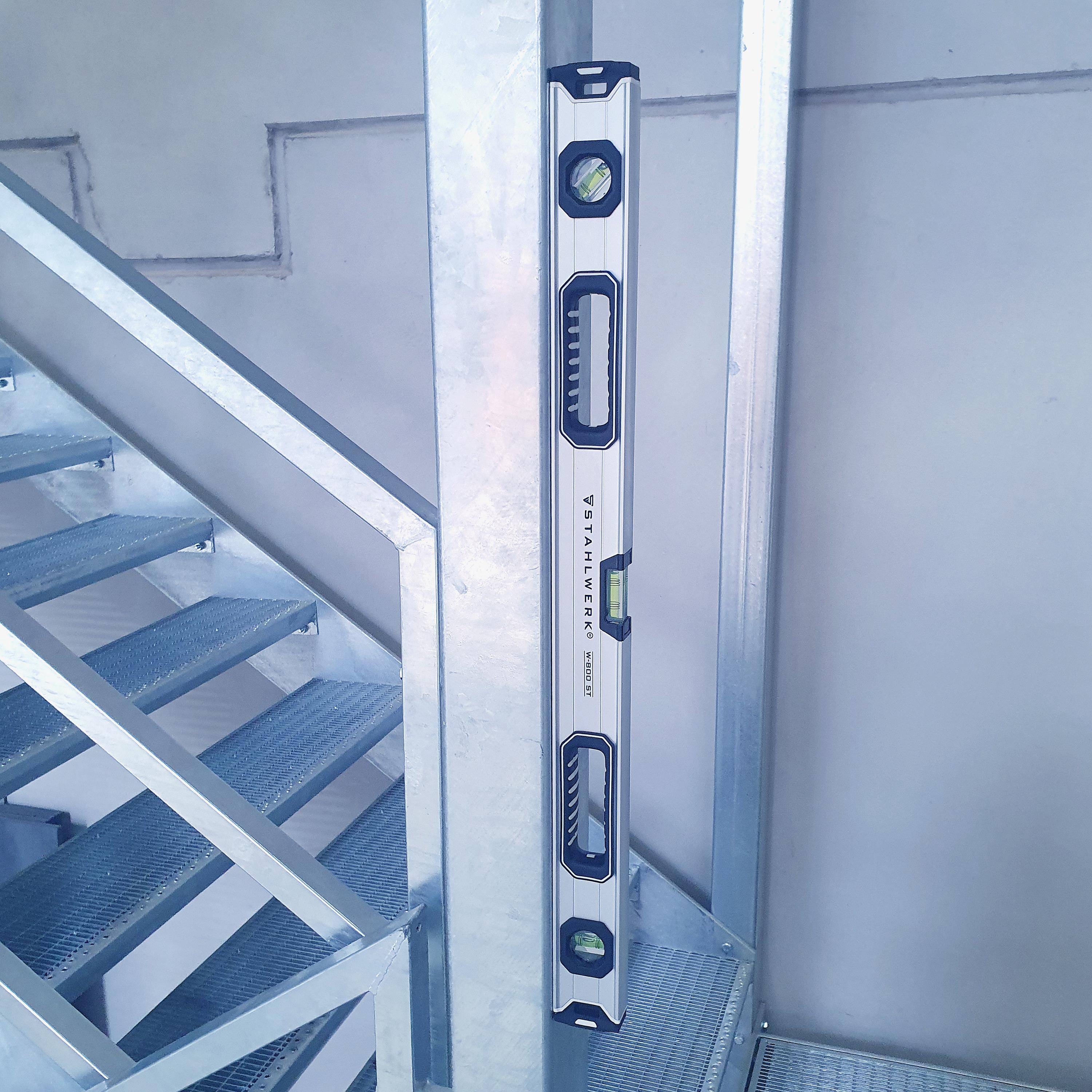 STAHLWERK Wasserwaage W-800 ST aus Aluminium mit 800 mm Länge