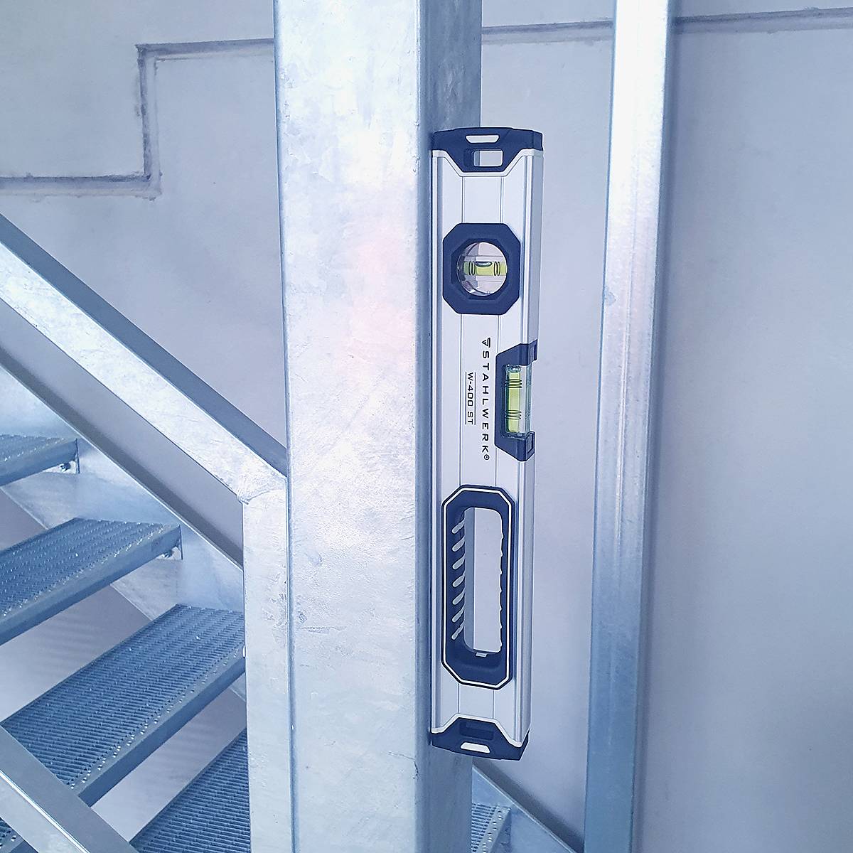 STAHLWERK Wasserwaage W-400 ST aus Aluminium mit 400 mm Länge