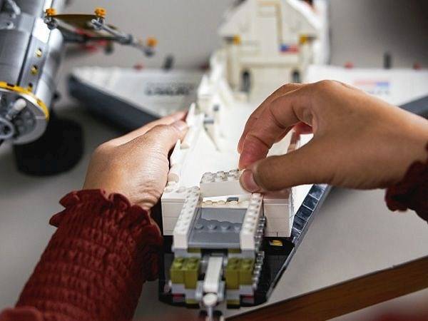 LEGO ICONS NASA Space Shuttle Discovery Home & Living Spielwaren Kreativ- & Lernspielzeug
